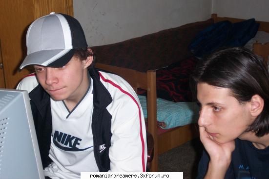 aici eram concentrat sa joc ja2 :d jpg pls